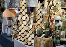 Dijk Natural Collections is een speler op het gebied van en natuurlijke sfeer- en decoratie artikelen. Ook voor droogbloemen is DKNC de groothandel. 